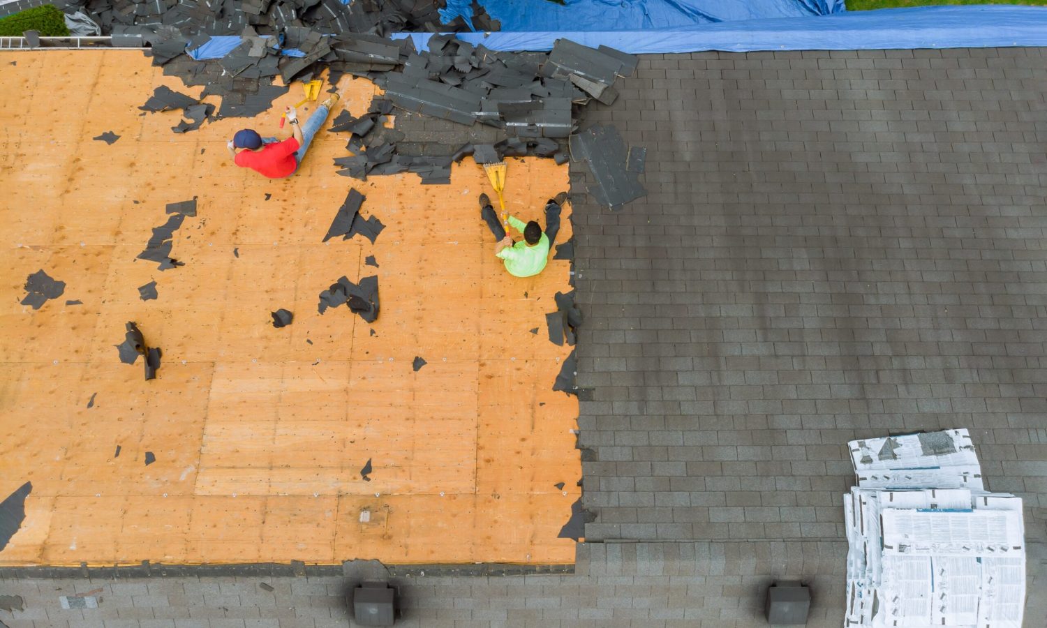 Removal of old roof replacement with new shingles of an apartment building